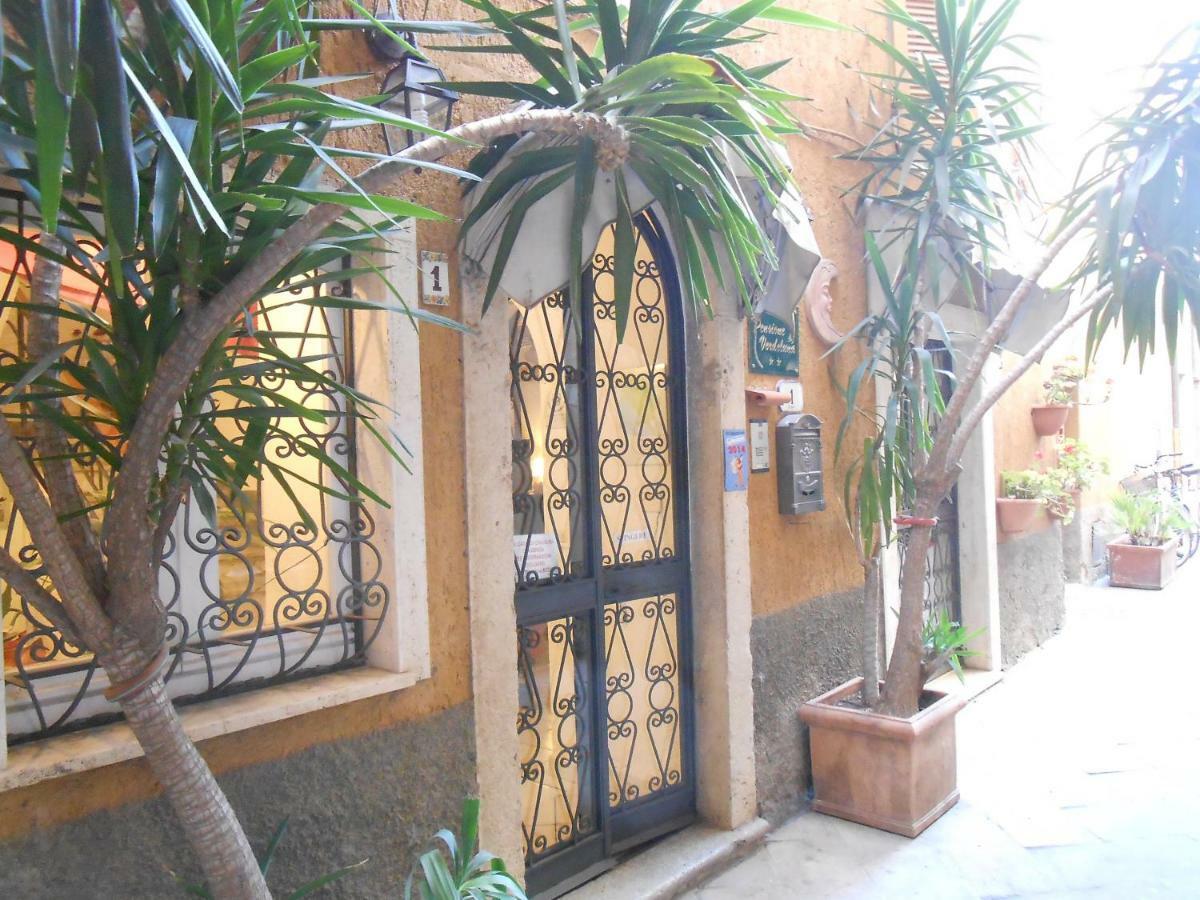 Luna Guest house *